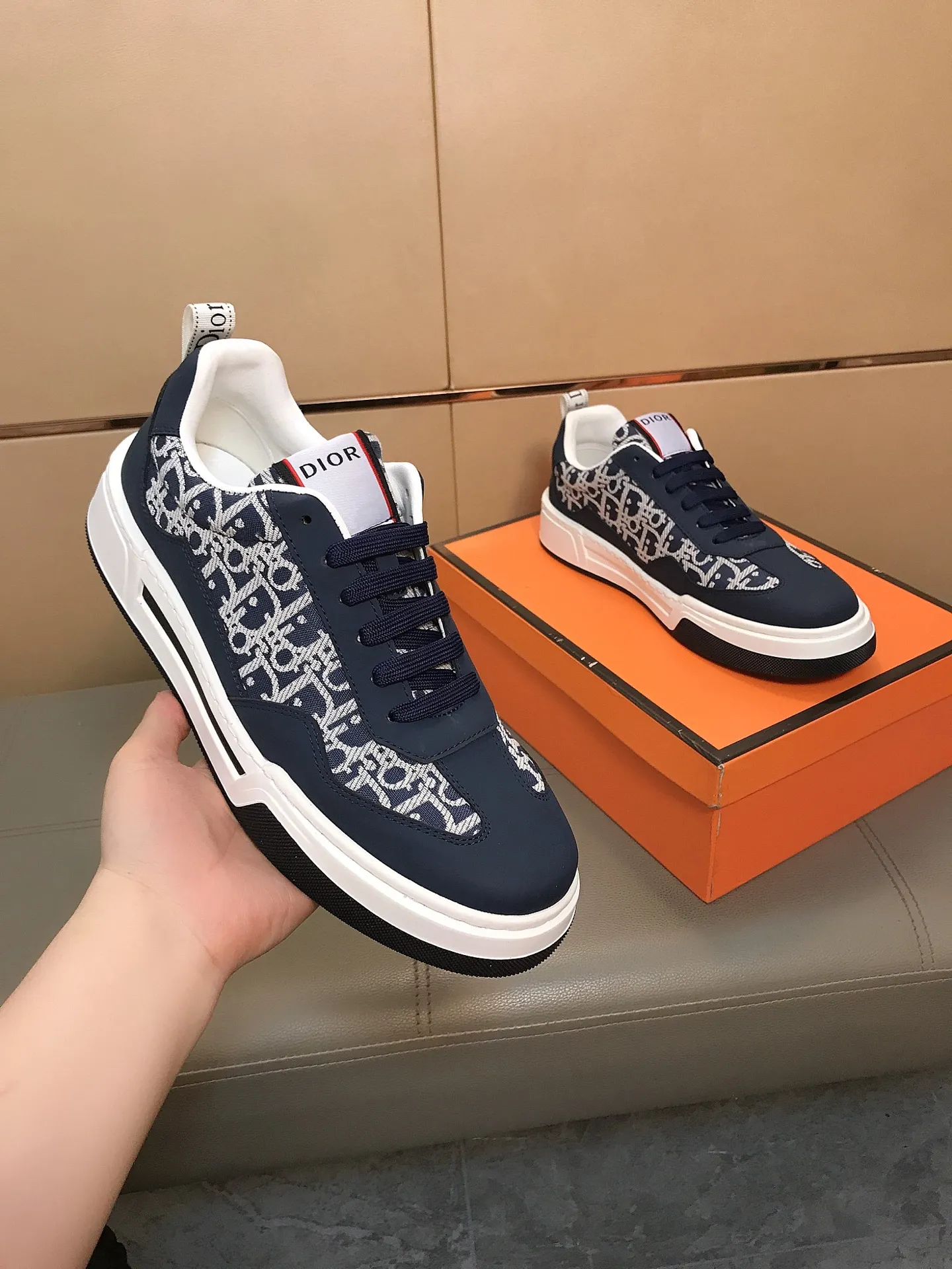 Factory price 400 ↔️↔️ (Dior) new men's casual sports shoes 👣 Full of charm, luxury style gentleman shoes. Upper: Made of imported Italian cowhide + printed fabric, sheepskin lining. Branded wear-resistant soles; with classic logos💋The whole pair of shoes is fashionable and casual yet high-end style🎈🎈Size: 38-44